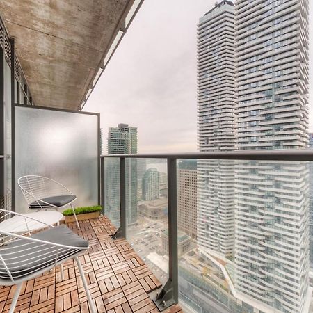 Stylish Newly Furnished Condo With Beautiful Lake View Торонто Екстериор снимка