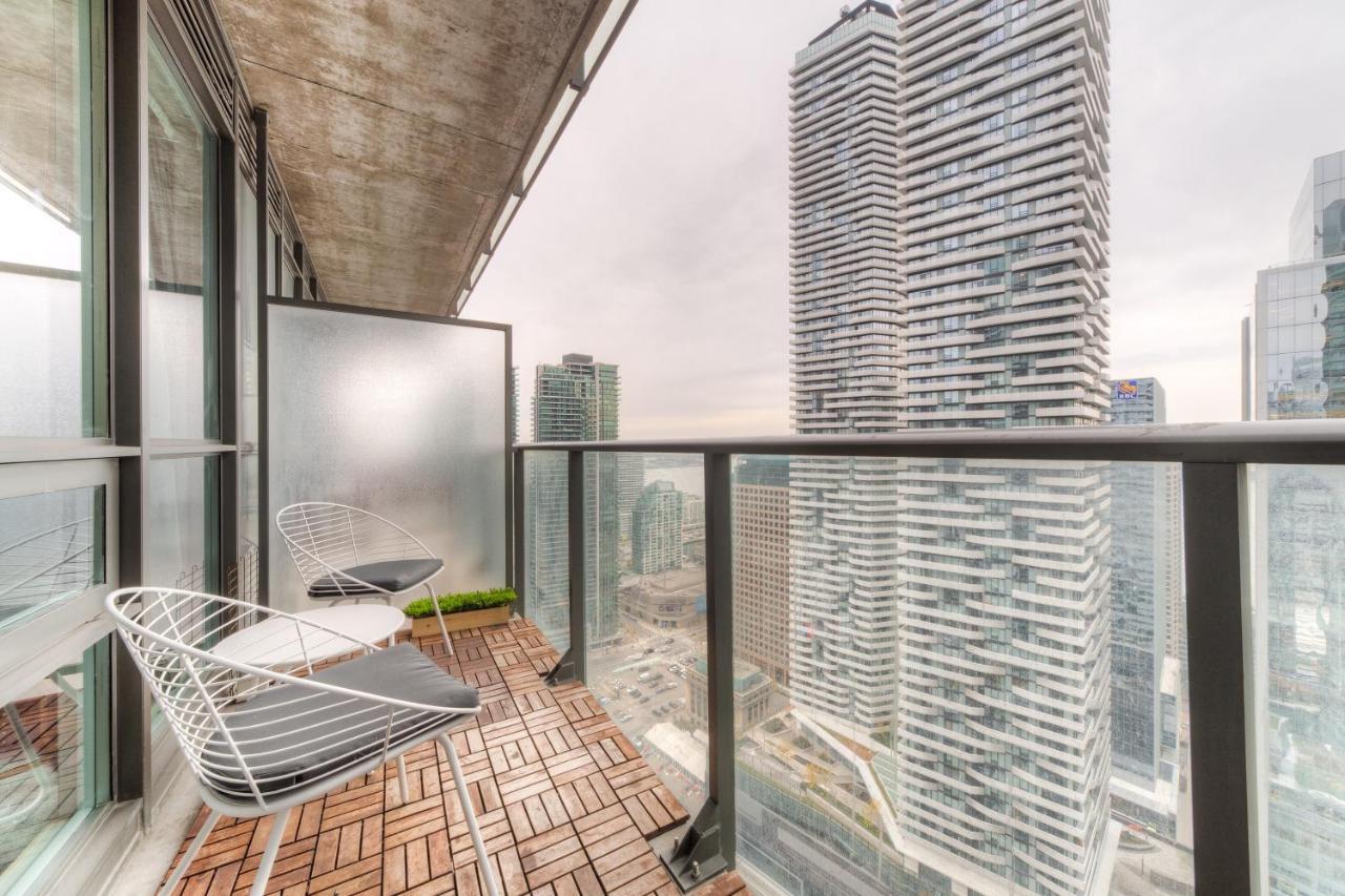 Stylish Newly Furnished Condo With Beautiful Lake View Торонто Екстериор снимка