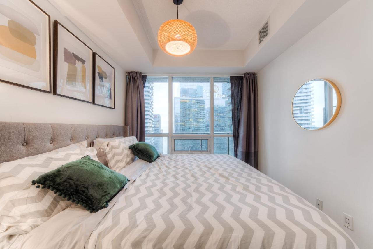 Stylish Newly Furnished Condo With Beautiful Lake View Торонто Екстериор снимка