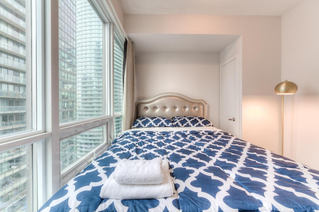 Stylish Newly Furnished Condo With Beautiful Lake View Торонто Екстериор снимка