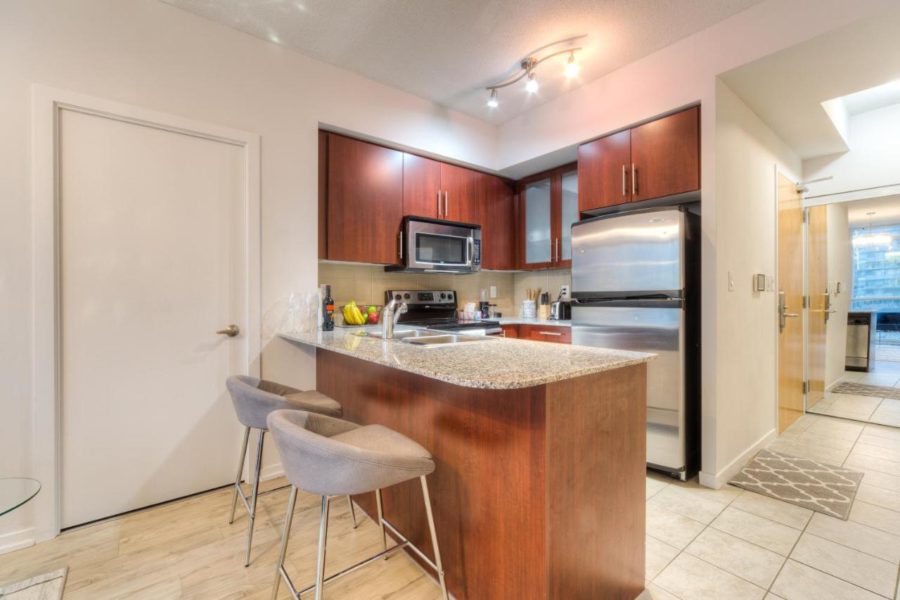 Stylish Newly Furnished Condo With Beautiful Lake View Торонто Екстериор снимка