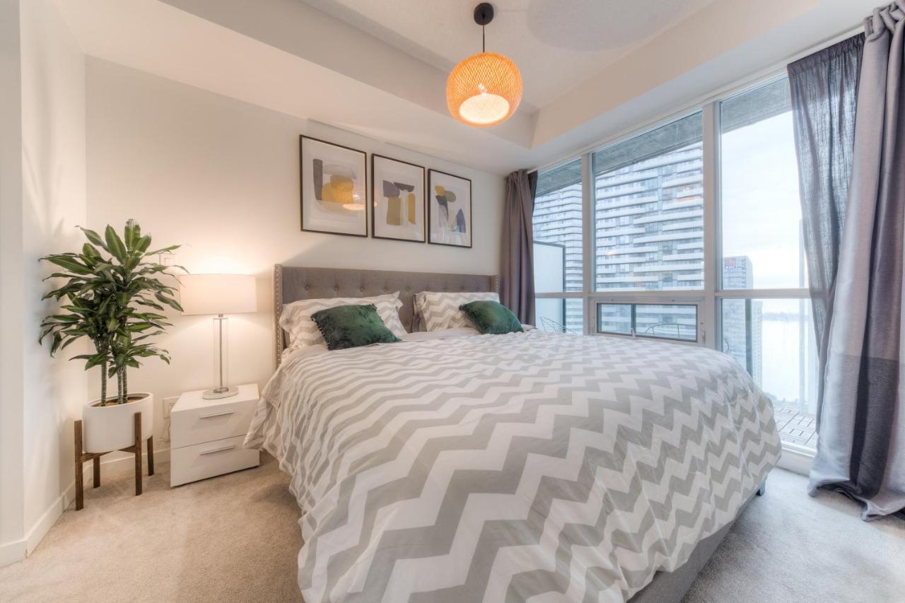 Stylish Newly Furnished Condo With Beautiful Lake View Торонто Екстериор снимка