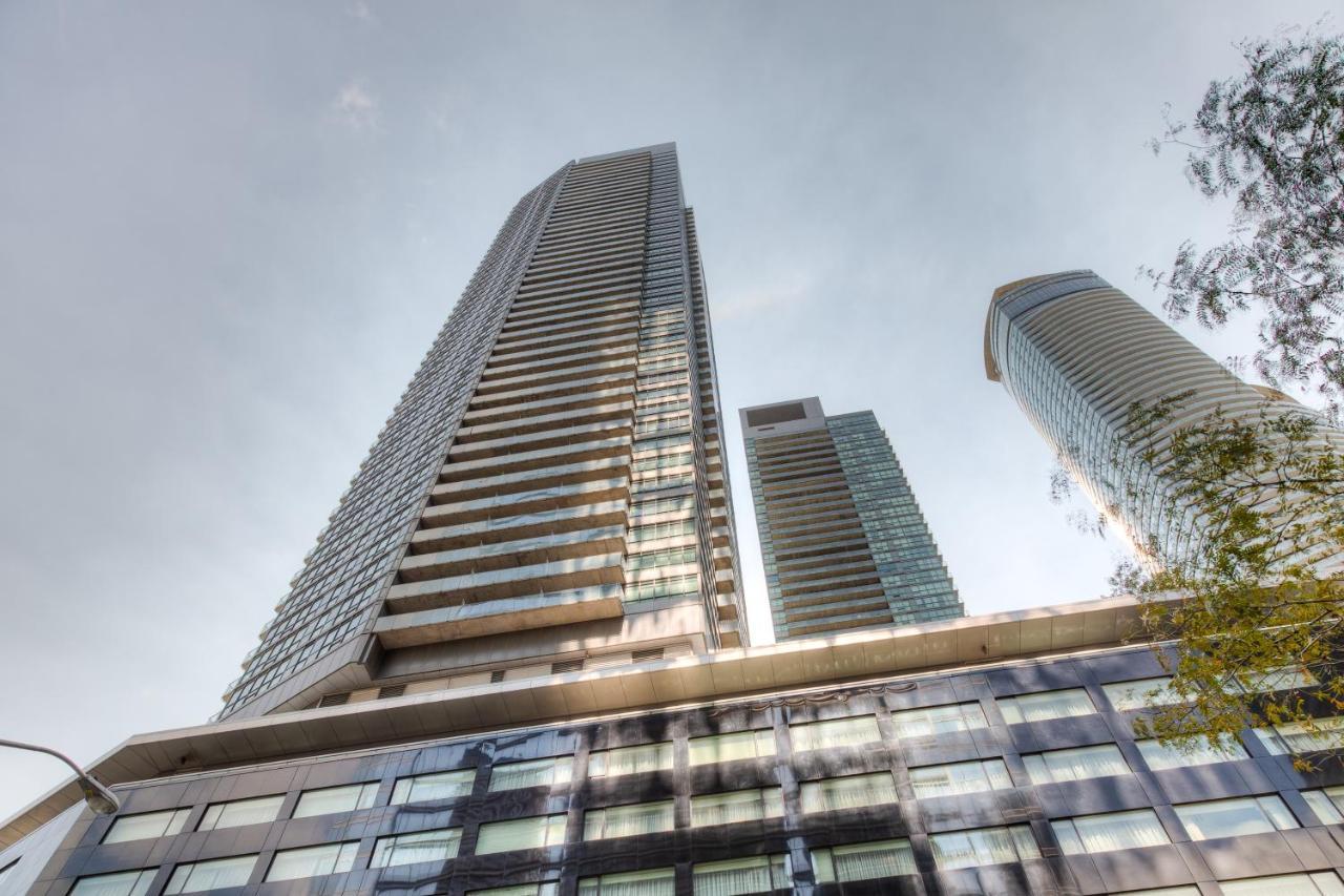 Stylish Newly Furnished Condo With Beautiful Lake View Торонто Екстериор снимка