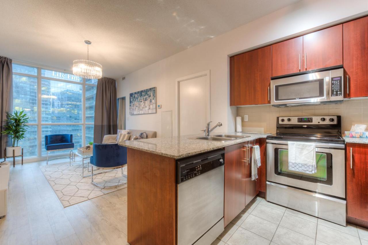 Stylish Newly Furnished Condo With Beautiful Lake View Торонто Екстериор снимка