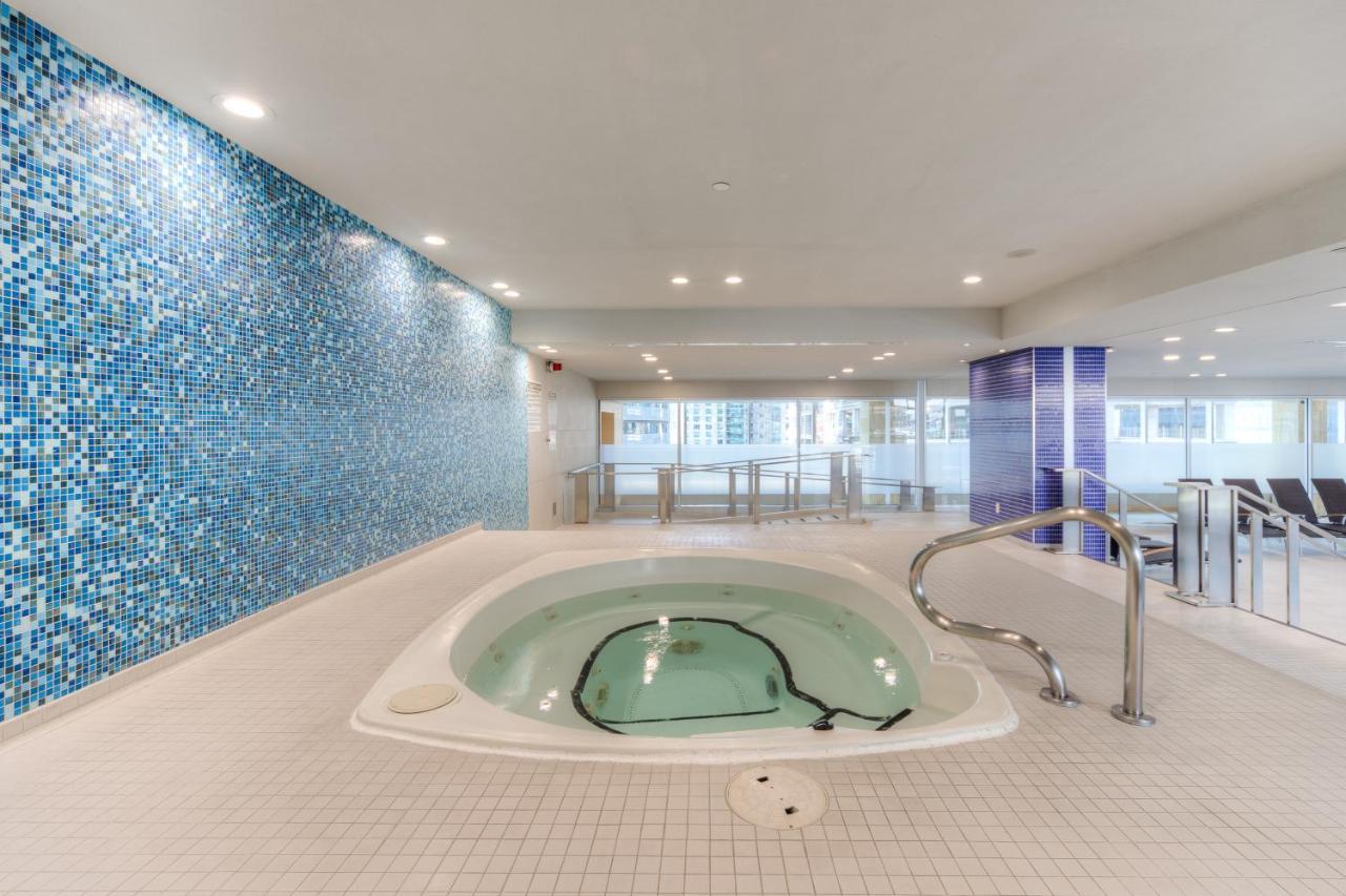 Stylish Newly Furnished Condo With Beautiful Lake View Торонто Екстериор снимка