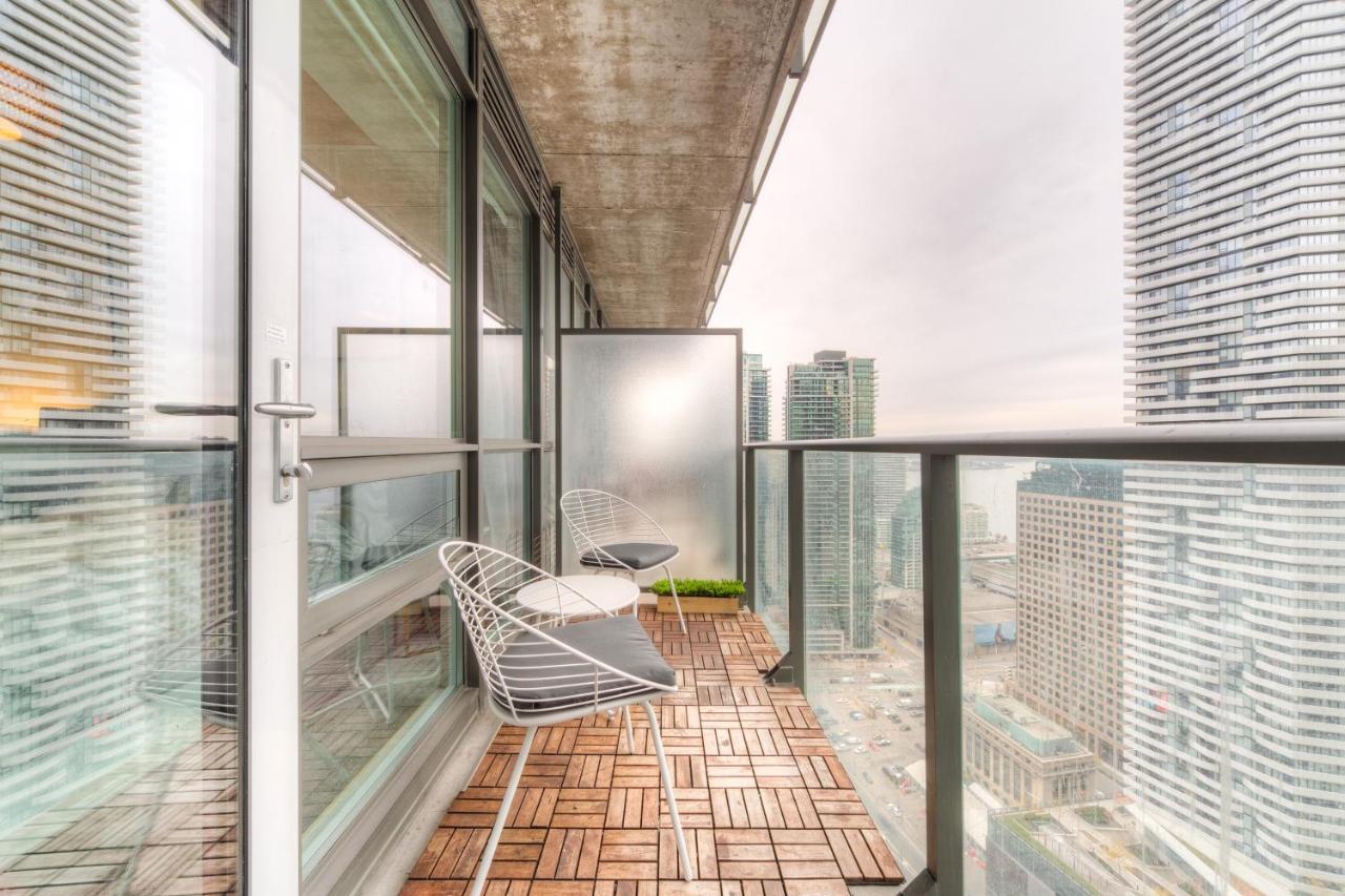 Stylish Newly Furnished Condo With Beautiful Lake View Торонто Екстериор снимка
