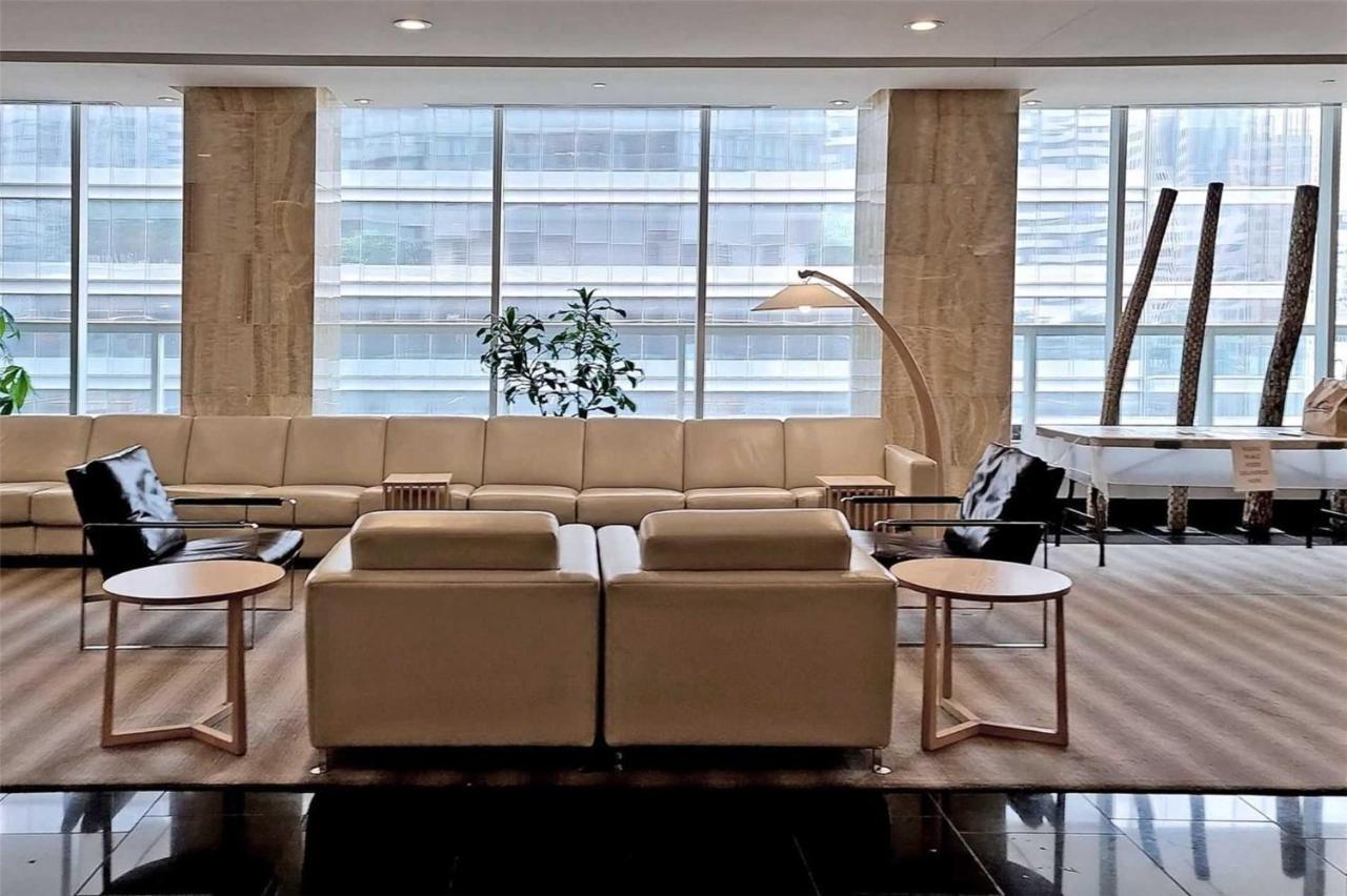 Stylish Newly Furnished Condo With Beautiful Lake View Торонто Екстериор снимка